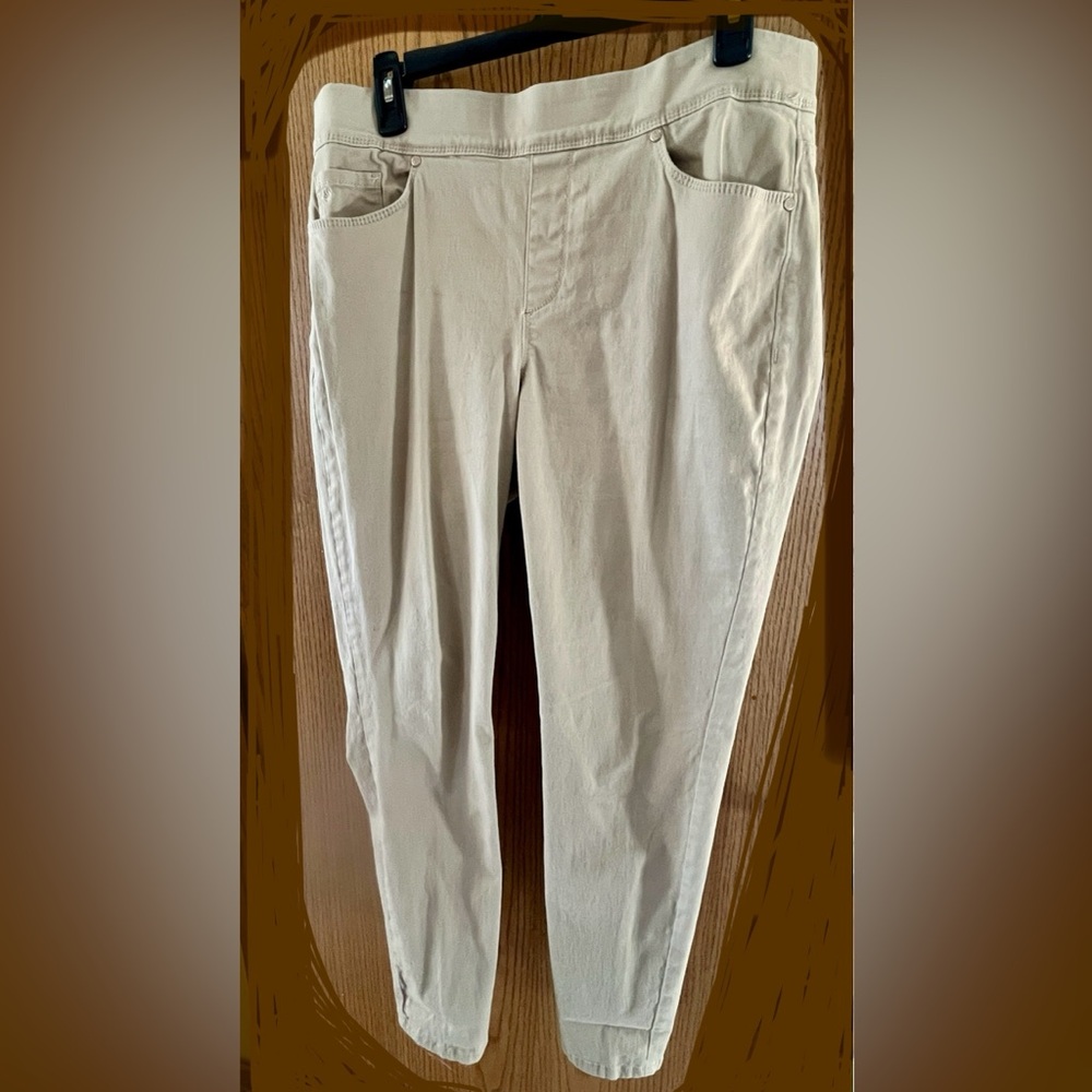 Gloria Vanderbilt khaki jeans